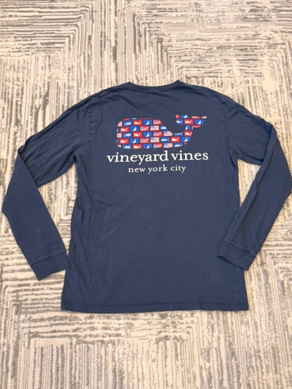 Vineyard Vines Men's Small navy New York City Whale pocket shirt